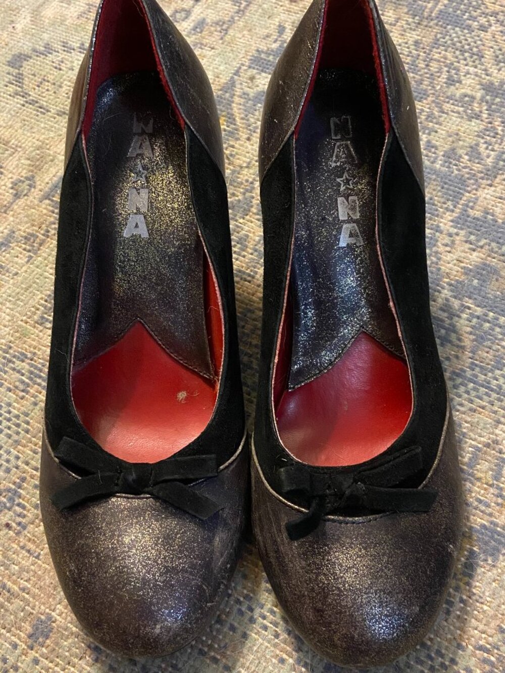 Vintage NaNa brand metallic sparkle platform pumps